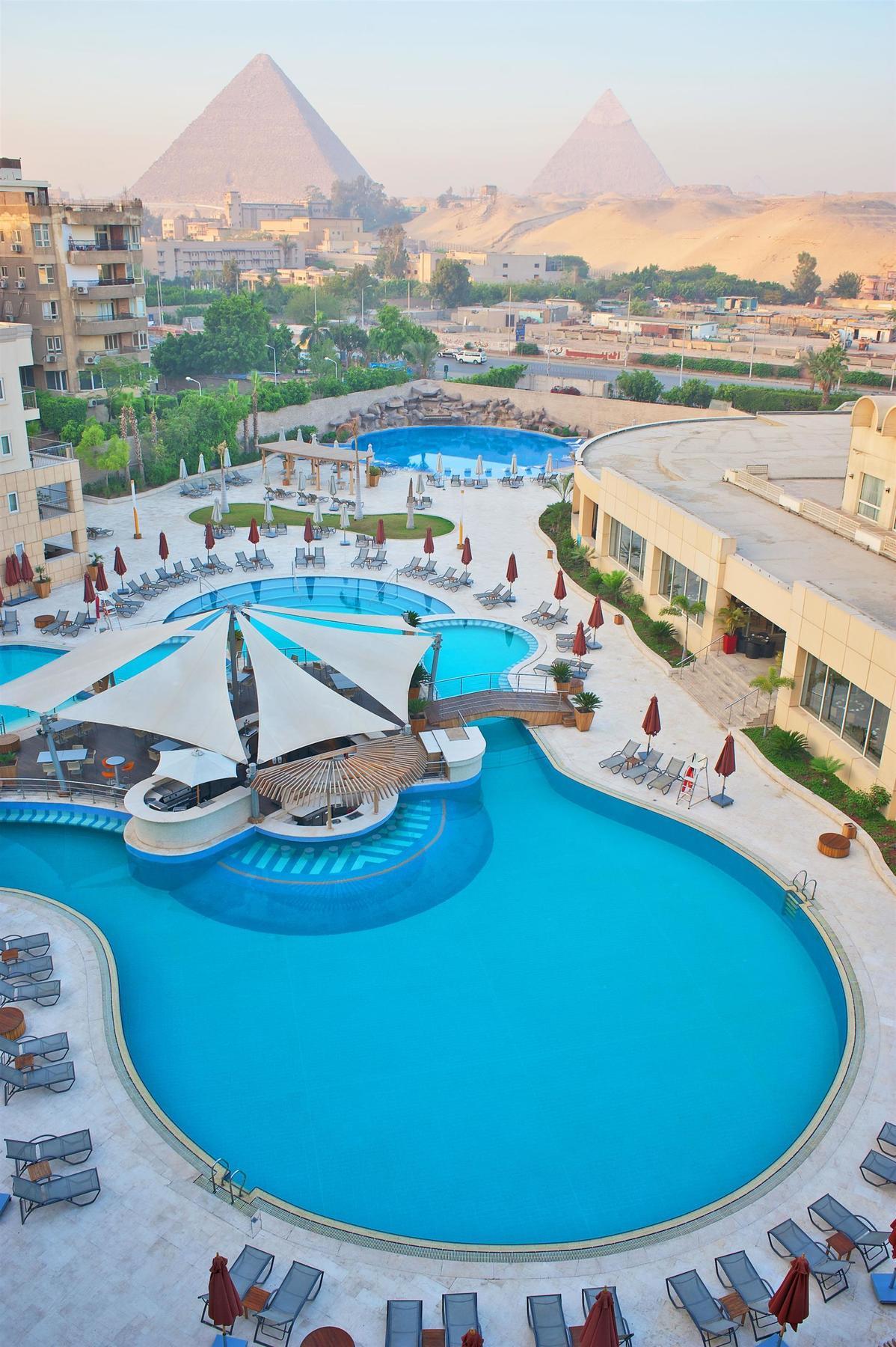 Le Meridien Pyramids Hotel & Spa Giza Dış mekan fotoğraf